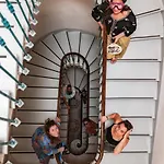 Georges Hostel&café Hotel *
