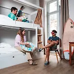 Georges Hostel&café Hotel *