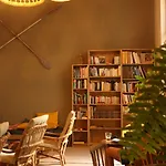 Georges Hostel&café Hotel