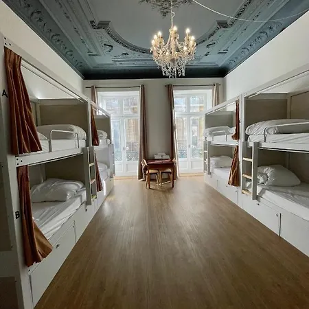 Georges Hostel&café Hotel