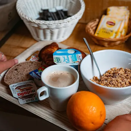 Georges Hostel&café