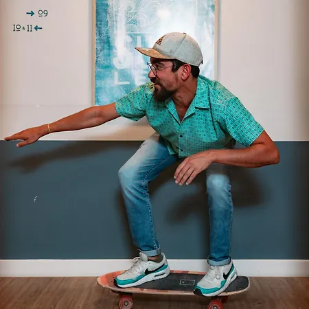 Georges Hostel&café Hotel *