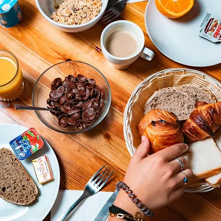 Hotel Georges Hostel&café *