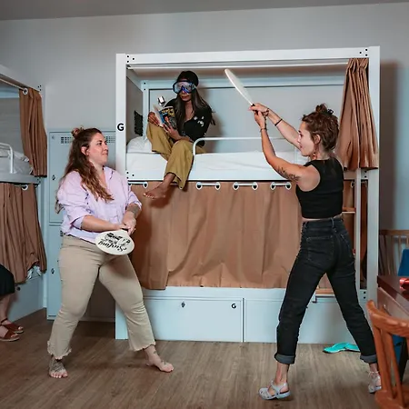 Hotel Georges Hostel&café *