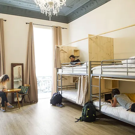 Georges Hostel&café Hotel