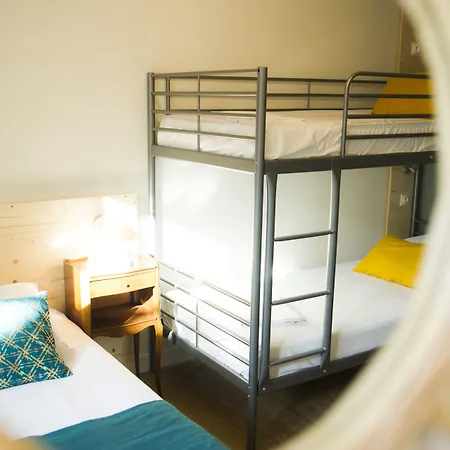 Georges Hostel&café *