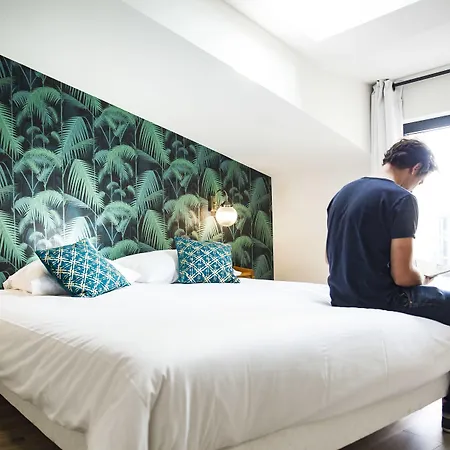 Georges Hostel&café Hotel *