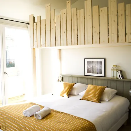 Georges Hostel&café *