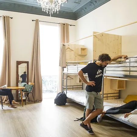 Georges Hostel&café Hotel