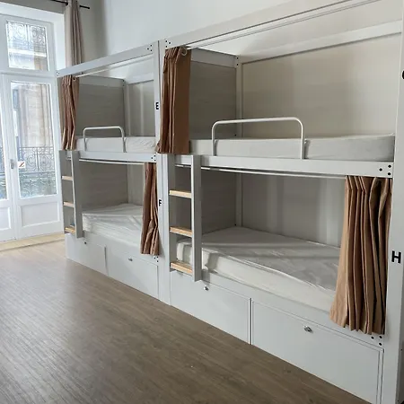 Georges Hostel&café