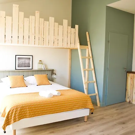 Georges Hostel&café *