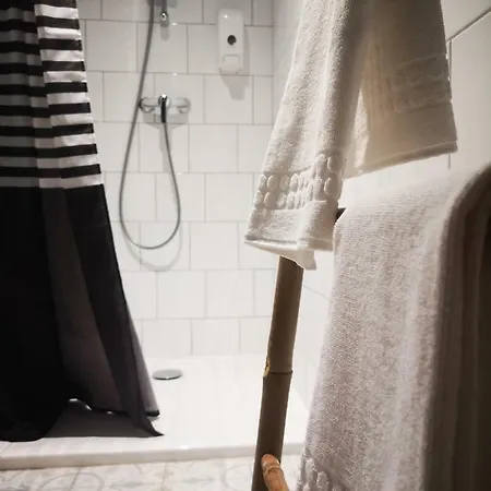 Georges Hostel&café Hotel