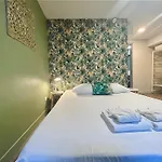 Georges Hostel&café Hotel *