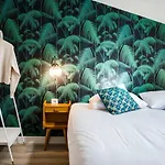 Georges & Cafe Hotel *
