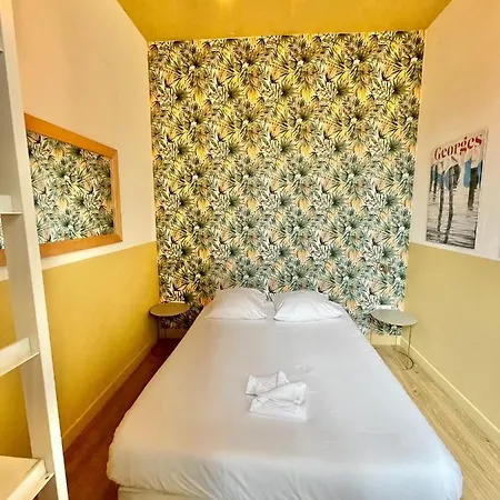 Georges Hostel&café *