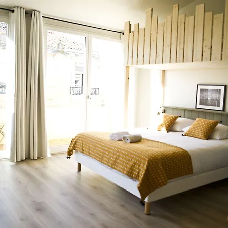 Georges & Cafe Hotel