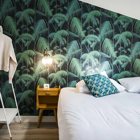 Georges Hostel&café *