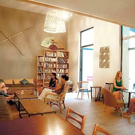 Georges Hostel&café * Sète