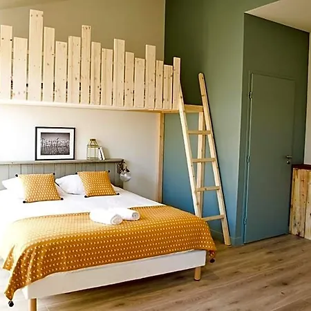 Georges Hostel&café Hotel *
