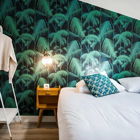 Georges & Cafe Hotel *